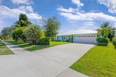 10600 SE Gomez Avenue, Hobe Sound – Single Family Residence for sale