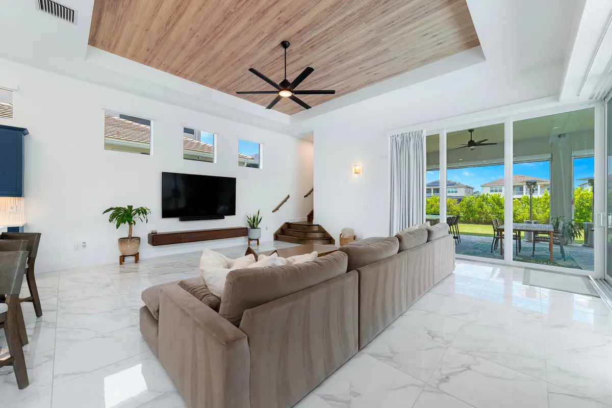 Living room at 4560 Estates Circle, Westlake