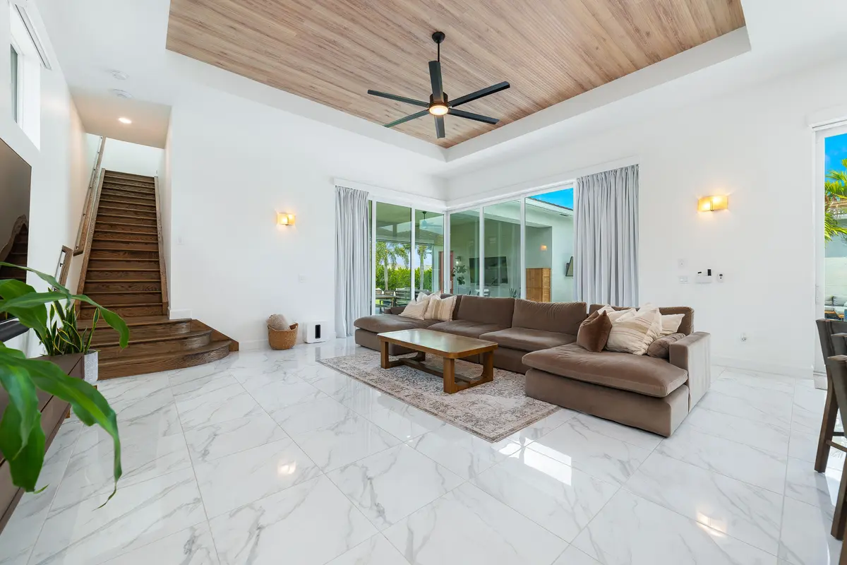 Living room at 4560 Estates Circle, Westlake