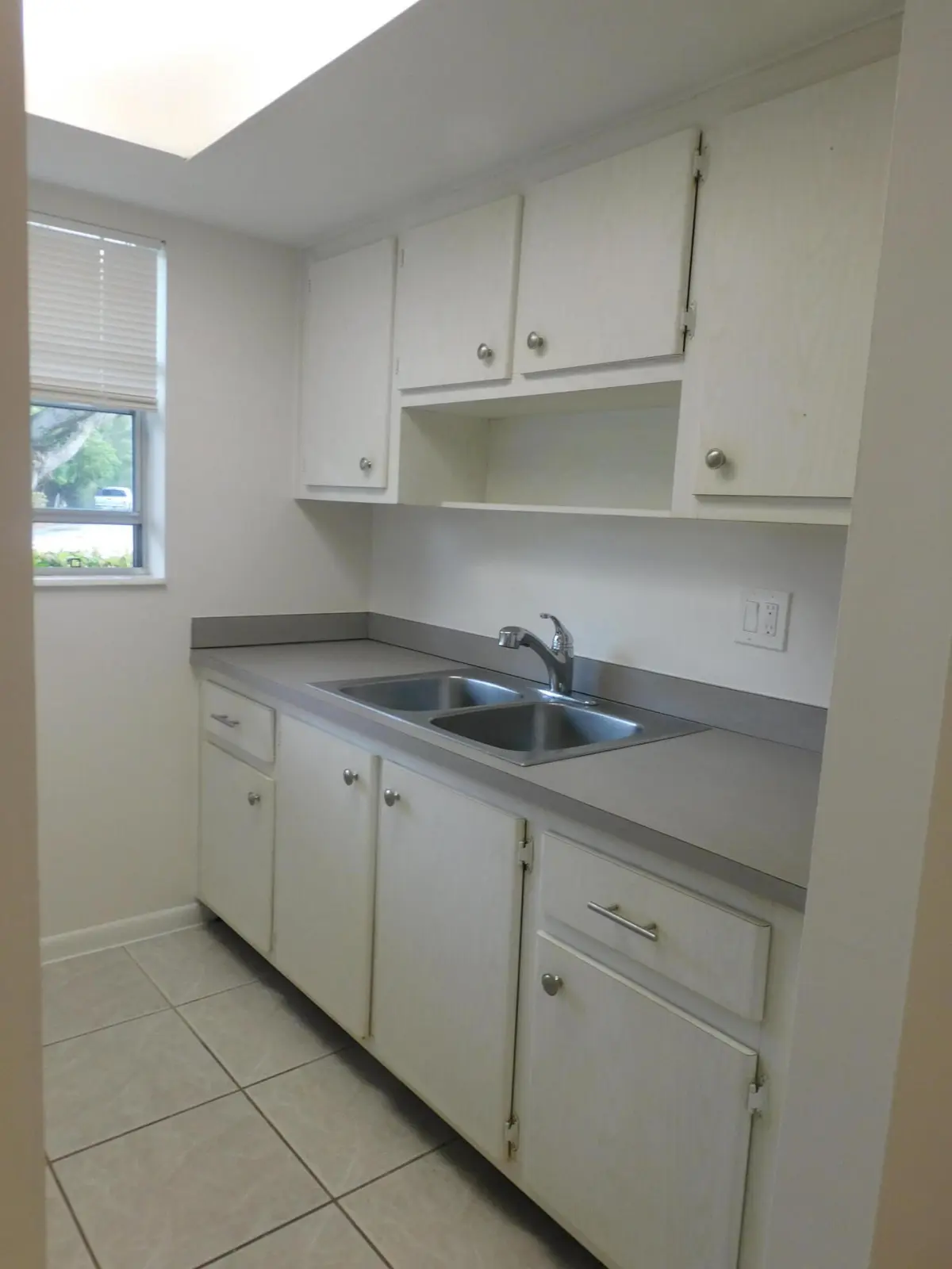 Kitchen at 640 SE 2nd Avenue 103, Boynton Beach
