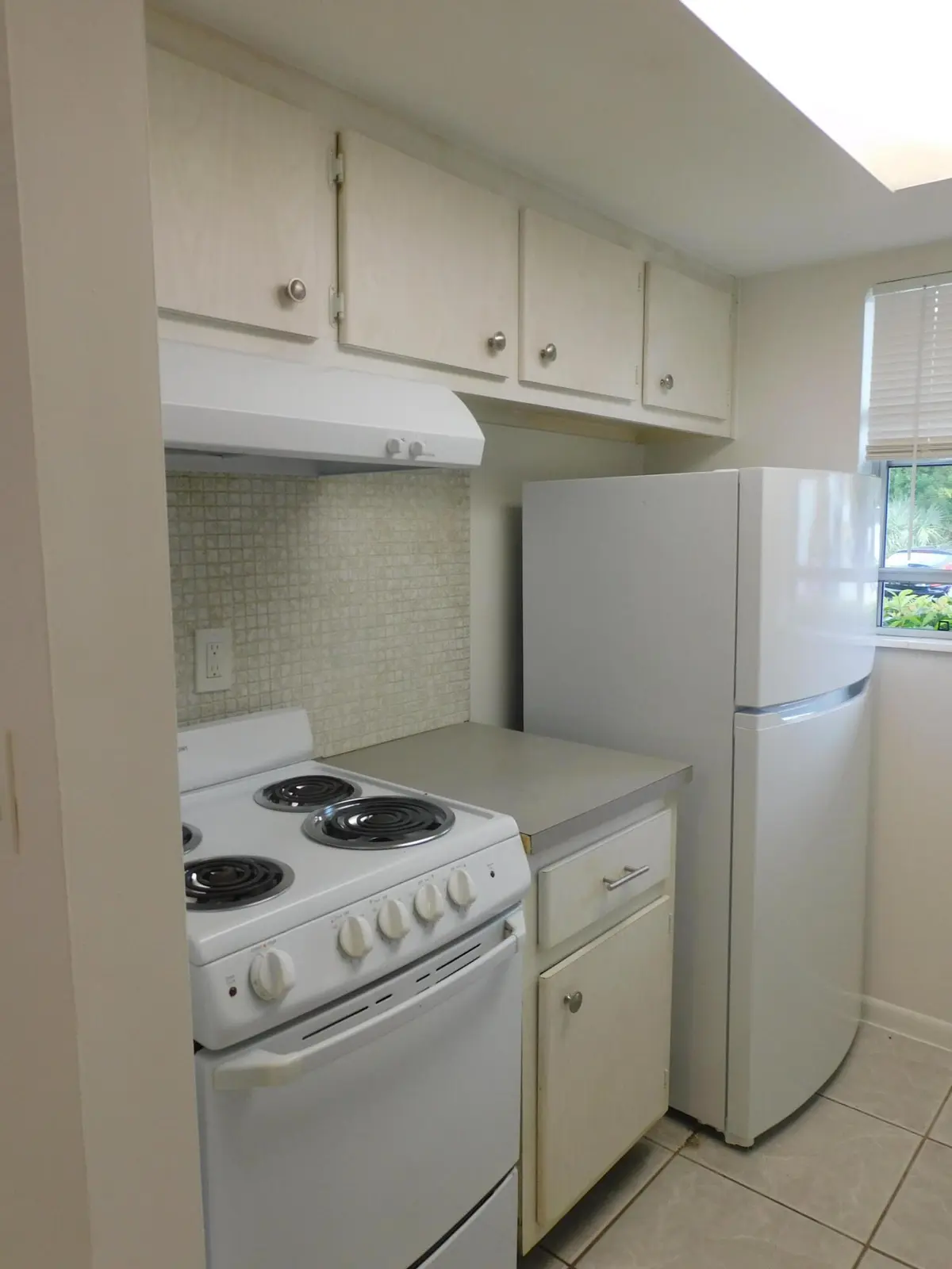 Kitchen at 640 SE 2nd Avenue 103, Boynton Beach
