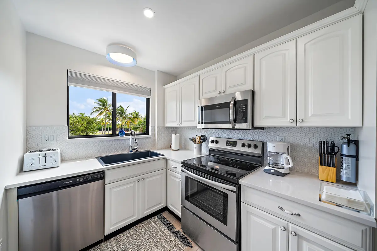 photo-06 at 350 BELLA VISTA Court 50, Jupiter