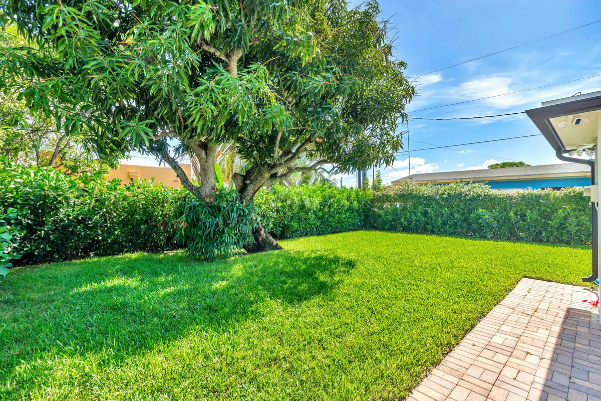 20240624132827412336000000-o at 411 SUMMA Street, West Palm Beach