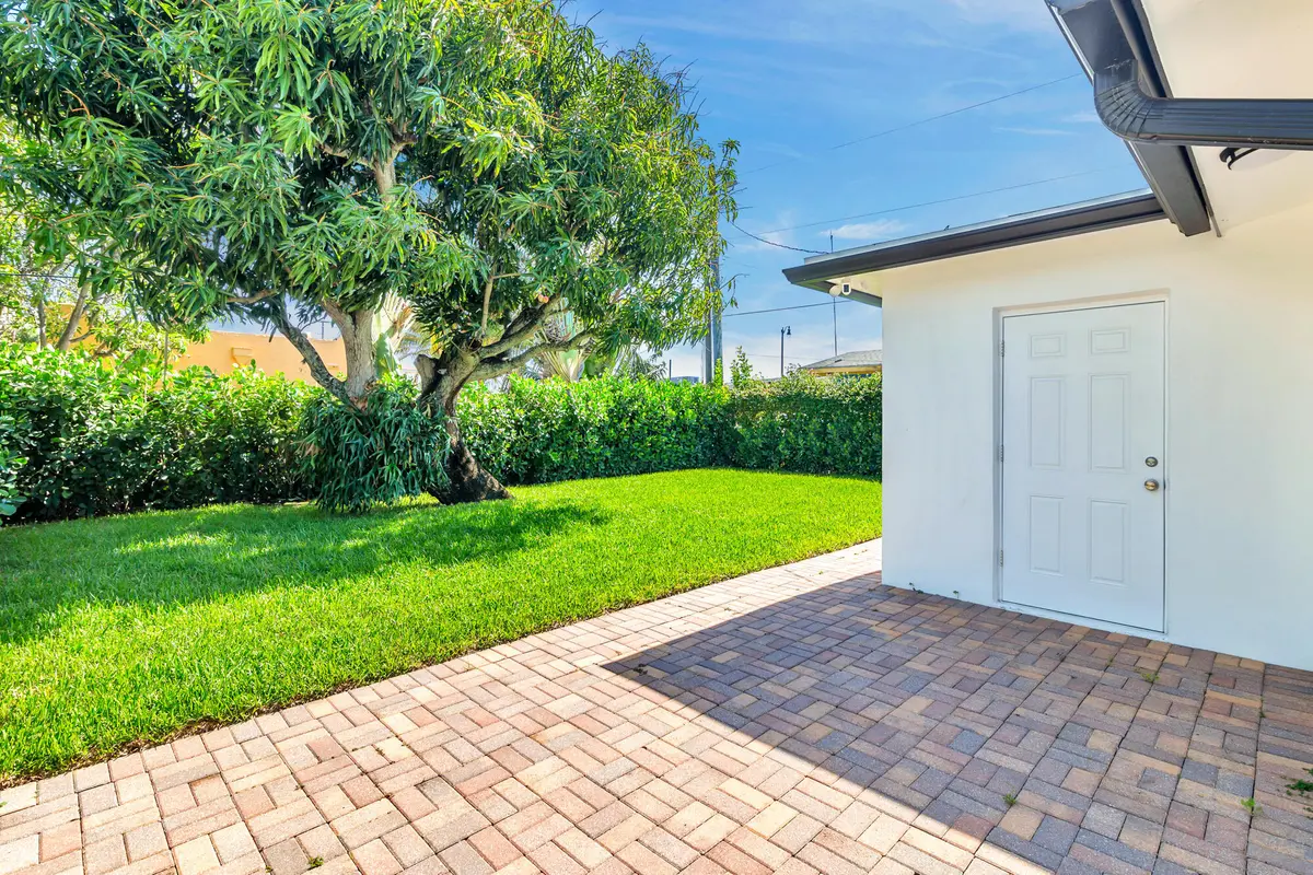 20240624132830645236000000-o at 411 SUMMA Street, West Palm Beach