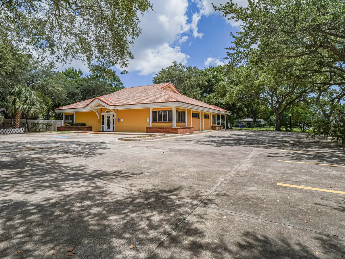 3660 20th Street, Vero Beach, FL – mixed-use space photo 1