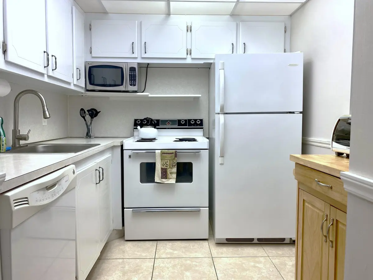 Kitchen at 335 FARNHAM P, Deerfield Beach