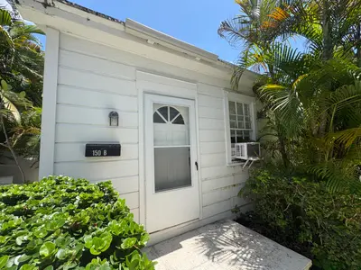 150 Australian Avenue Cottage, Palm Beach – Condominium for rent
