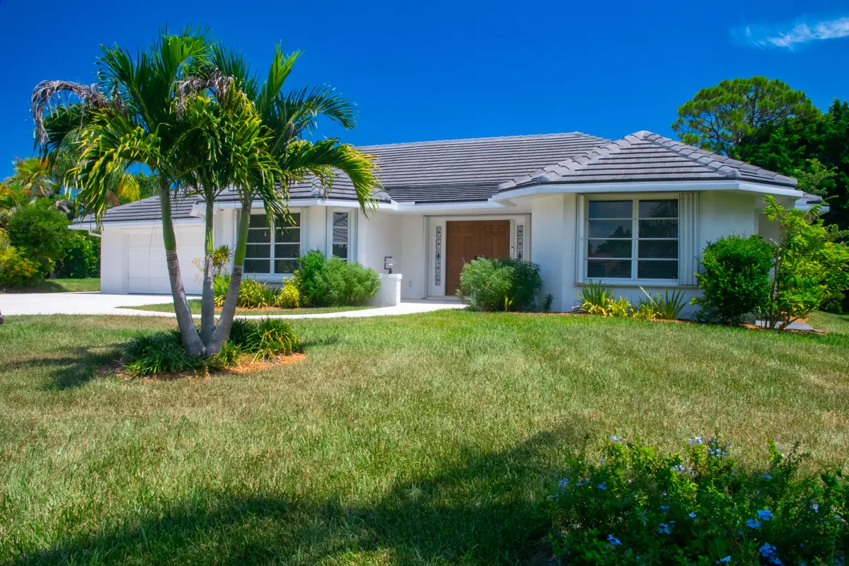Front of House at 4185 SE FAIRWAY Court, Stuart