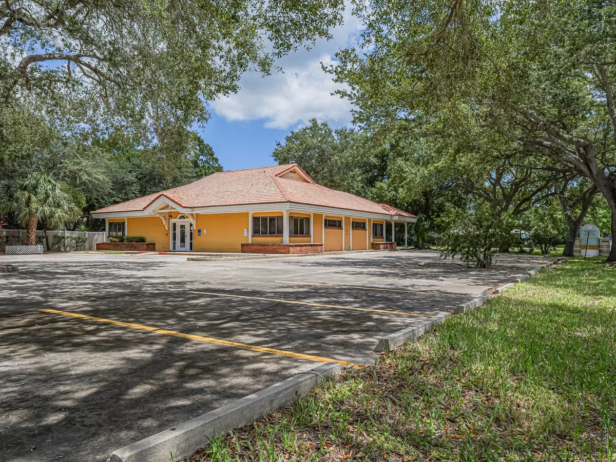 3660 20th Street, Vero Beach, FL – mixed-use space photo 2