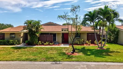 204 Meadows Drive, Boynton Beach – Townhouse for sale