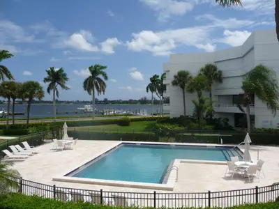 3701 S Flagler Drive A204, West Palm Beach – Condominium for rent