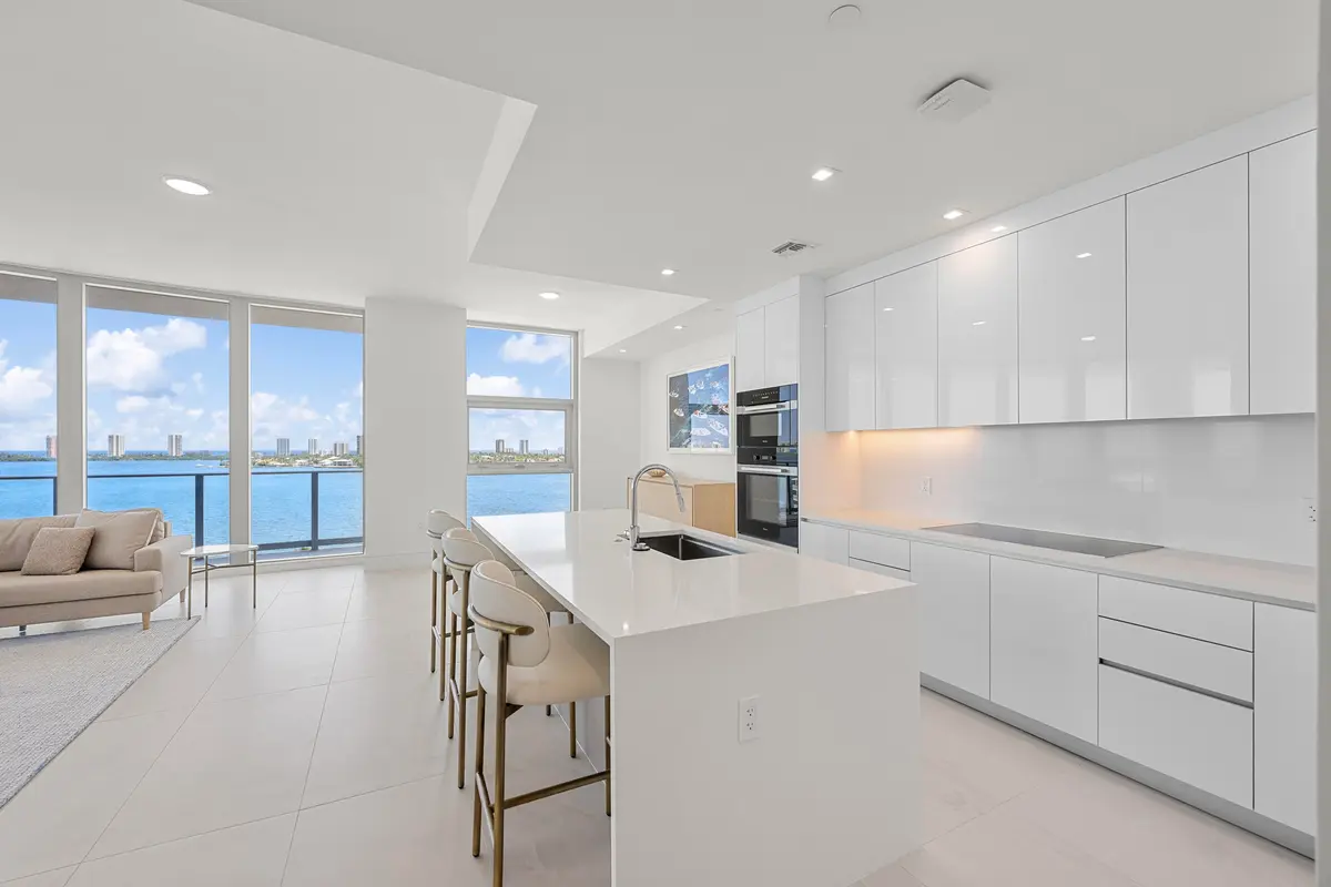 4__jjl8548 at 220 Lake Shore Drive 1001, Lake Park
