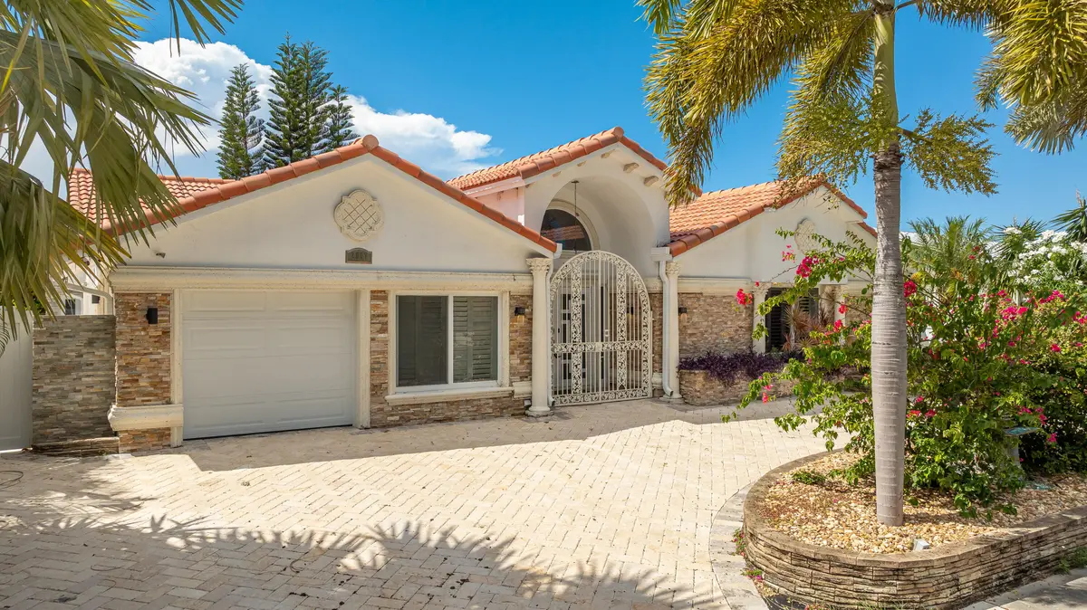 Driveway at 2557 SW 14TH Court, Deerfield Beach