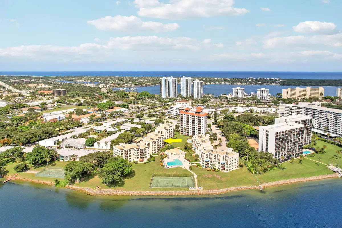 372 Golfview Rd 403 at 372 Golfview Road 403, North Palm Beach