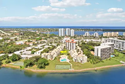 372 Golfview Road 403, North Palm Beach – Condominium for sale
