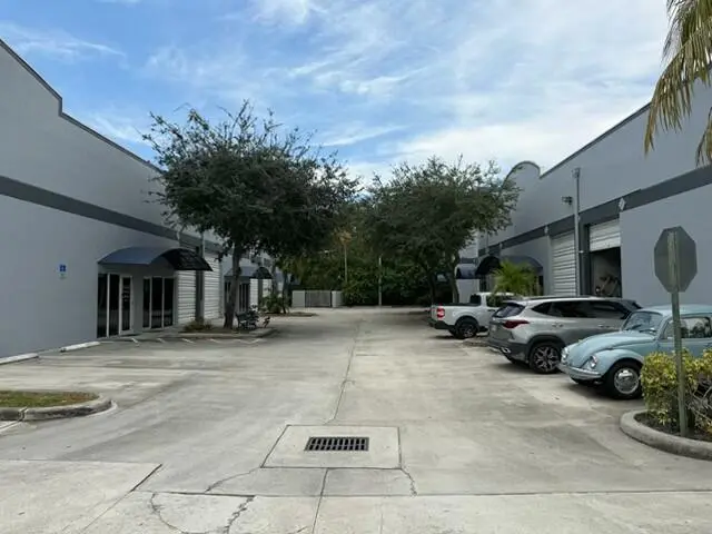 IMG_0424 at 3000 RAVENSWOOD Road 6A, Dania Beach