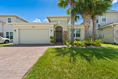 1600 NW Vivanco Street, Port St. Lucie – Single Family Residence for sale