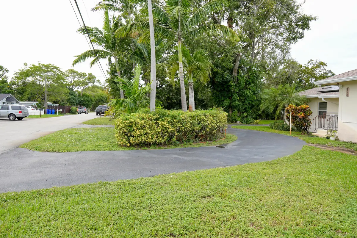 DSC00045 E1 at 821 SW 13TH Court, Pompano Beach
