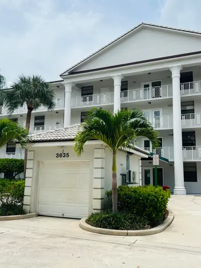 3635 Whitehall Drive 404, West Palm Beach – Condominium for sale