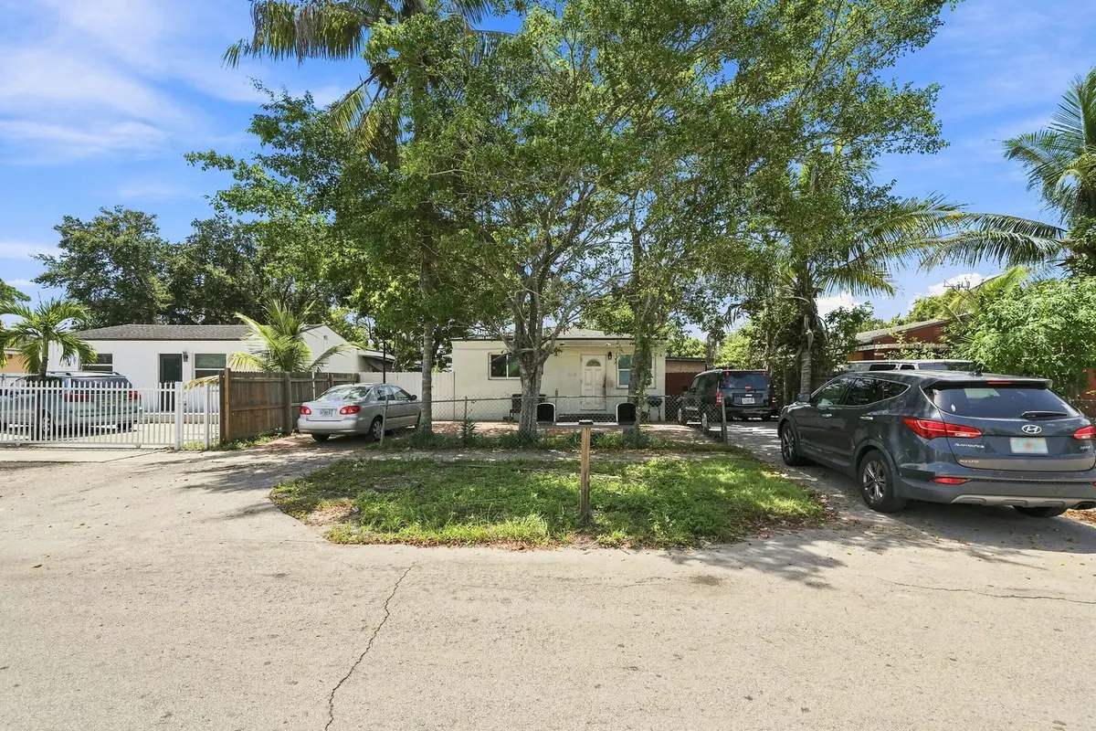 03_dsc05880 at 1010 Burlington Street, Opa-Locka