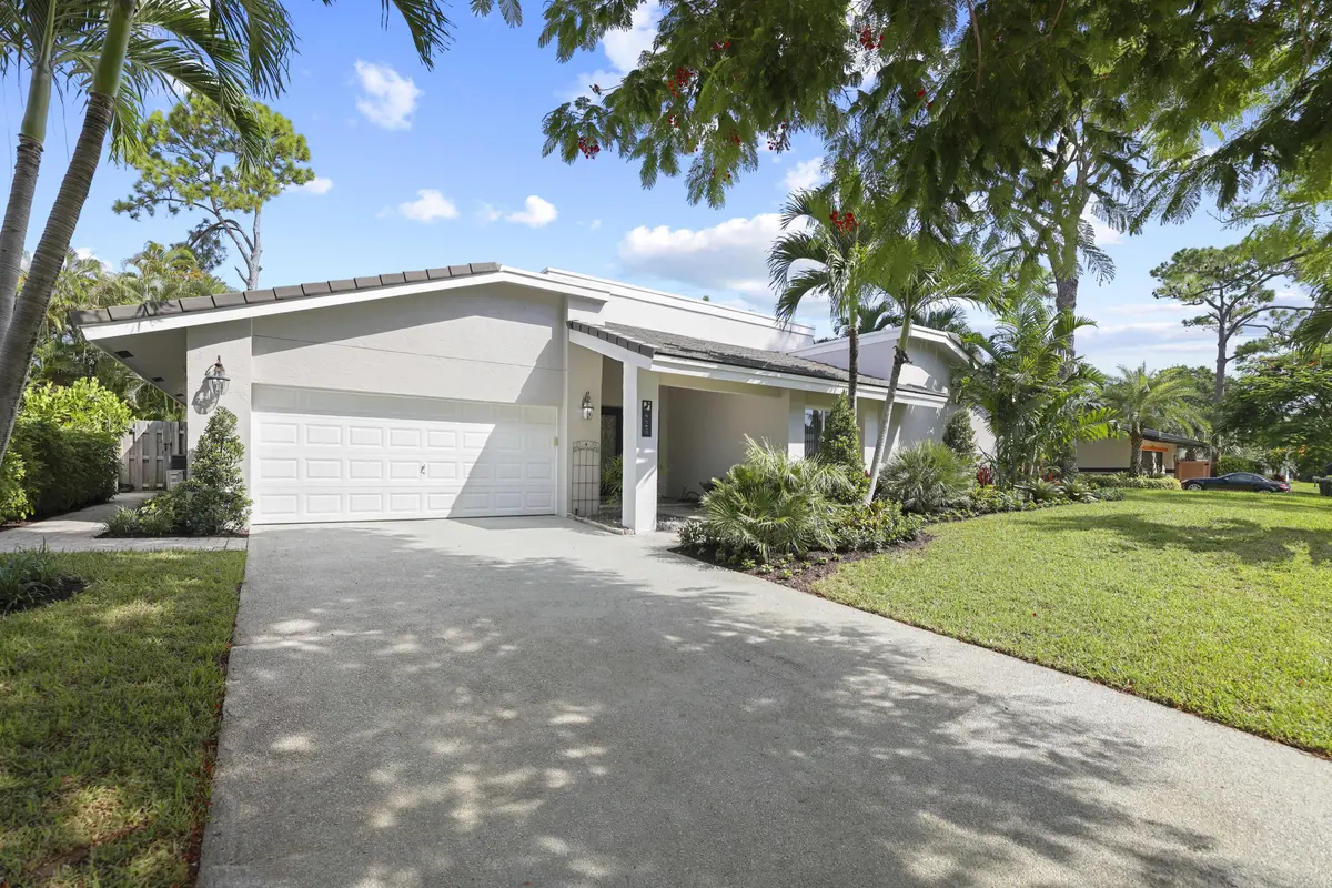 824 Foxpointe Cir - 1 at 824 Foxpointe Circle, Delray Beach