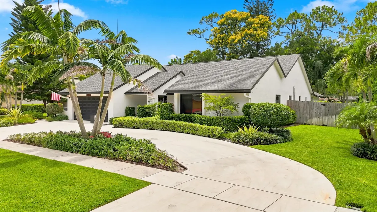 Front Exterior & Landscaping at 13972 Ishnala Circle, Wellington