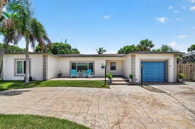 111 VASSAR Drive, Lake Worth Beach – Single Family Residence for rent