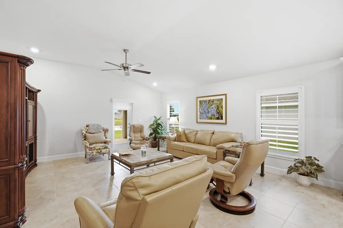 Living at 5476 LUGO Street, Fort Pierce