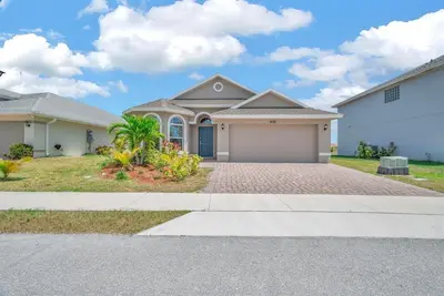 408 SEAFOAM Circle, Fort Pierce – Single Family Residence for rent