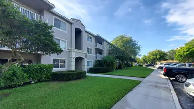 5011 WILES Road 104, Coconut Creek – Condominium for rent
