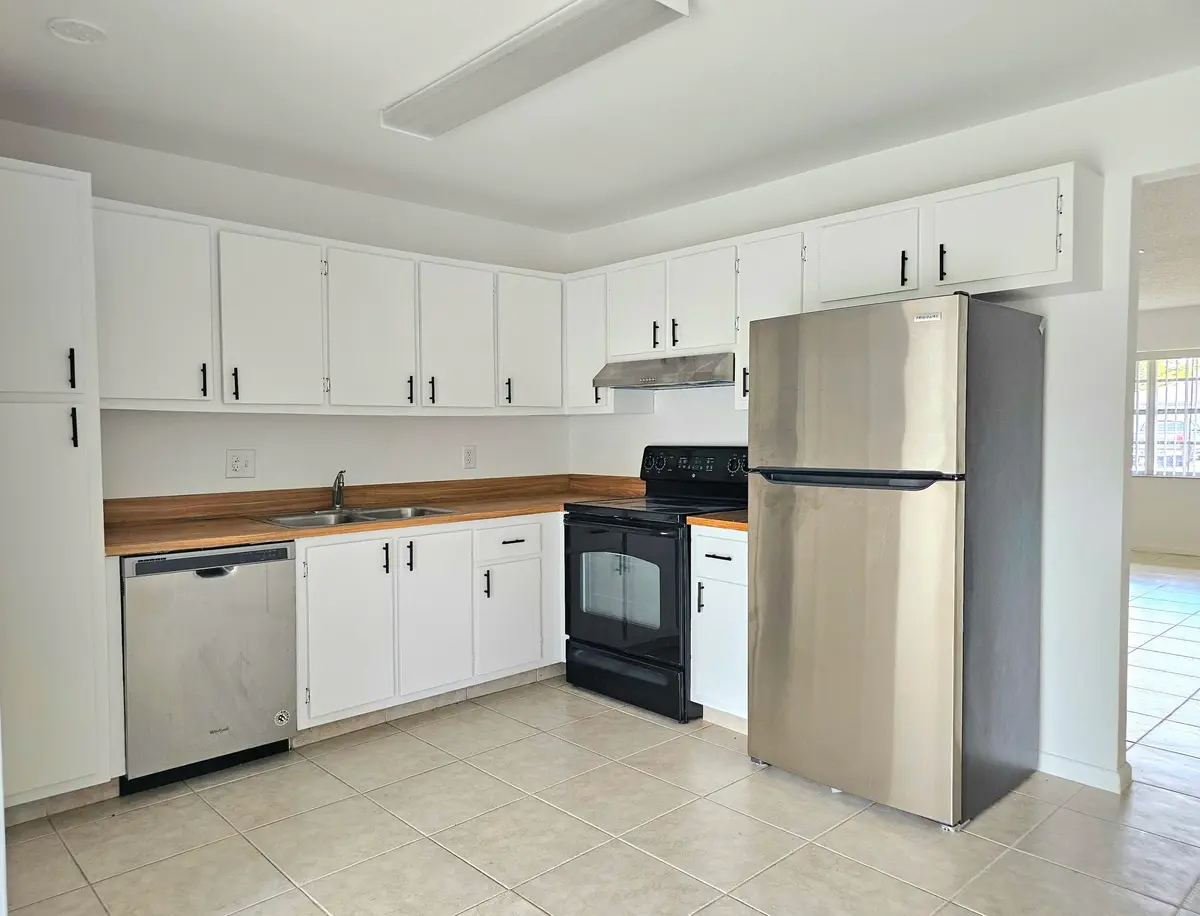 Kitchen at 4698 Arthur Street, Palm Beach Gardens
