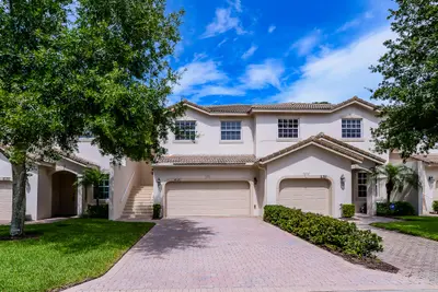 8190 MULLIGAN Circle, Port St. Lucie – Townhouse for sale