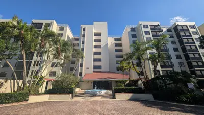 105 Lake Emerald Drive 810, Oakland Park – Condominium for sale