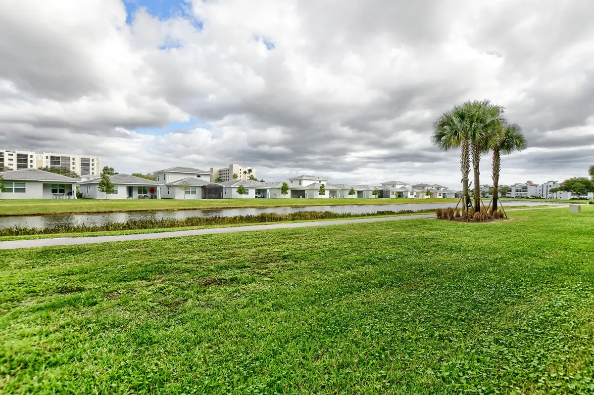 t2 at 7370 S ORIOLE Boulevard 102, Delray Beach