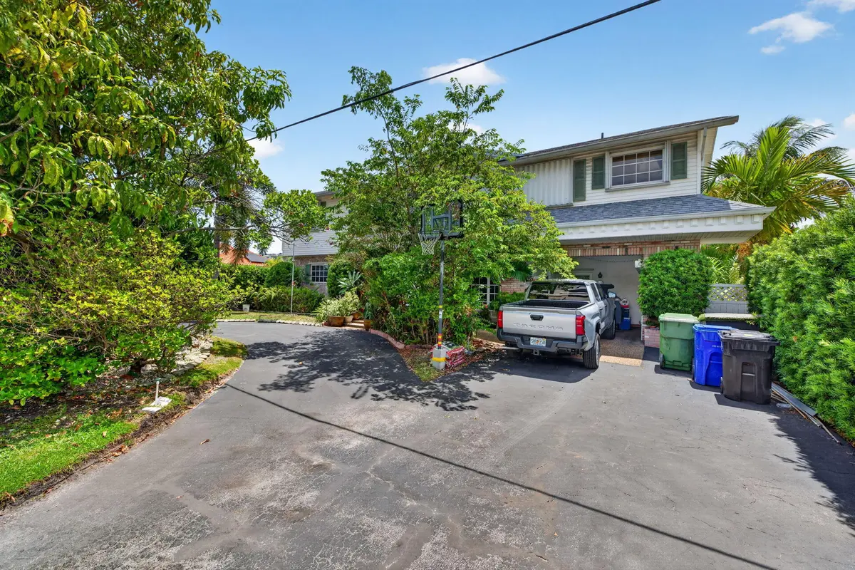 3-web-or-mls-699A3291 - Copy - Copy - Co at 1636 SE 14TH Street, Fort Lauderdale