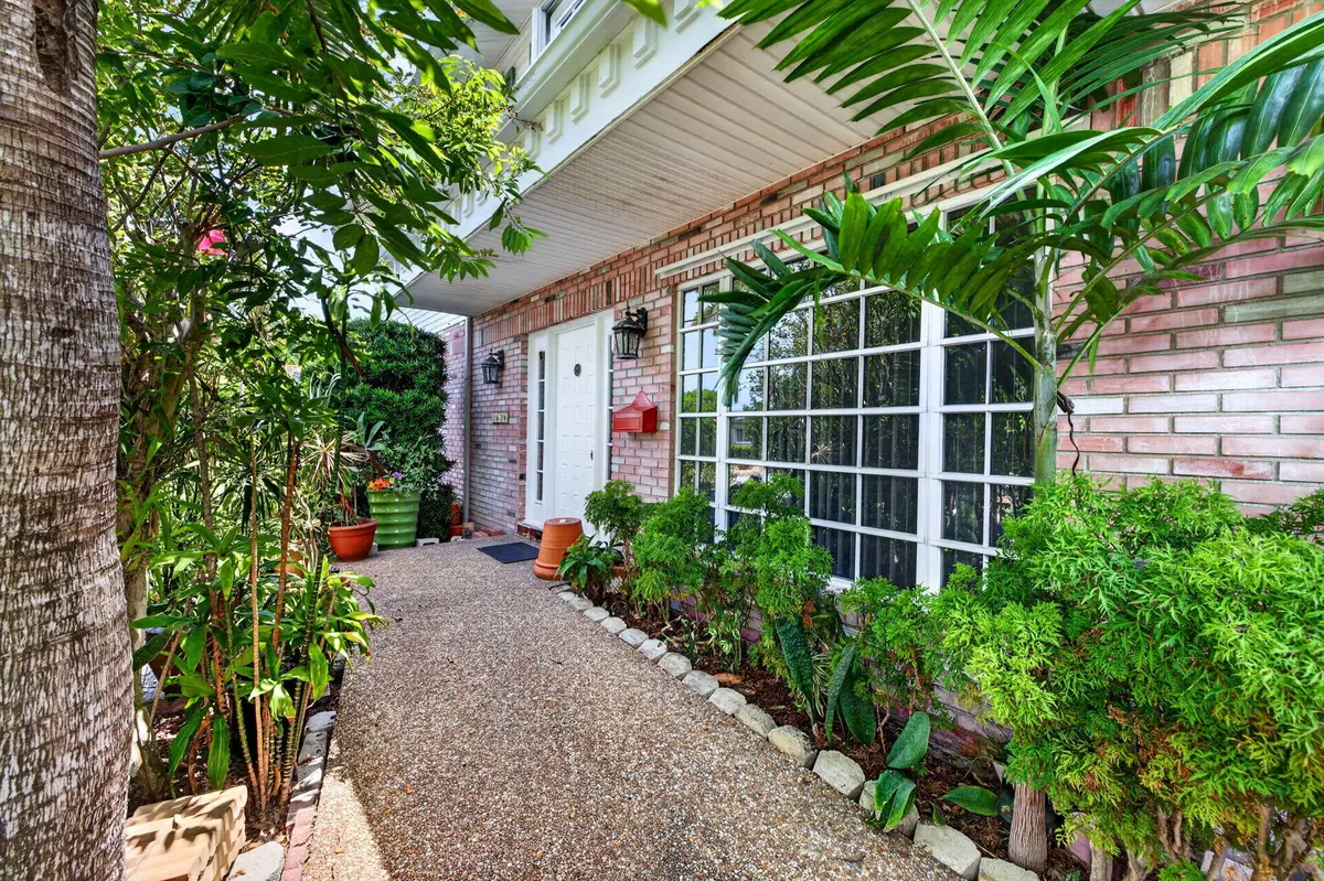 4-web-or-mls-699A3300 - Copy - Copy at 1636 SE 14TH Street, Fort Lauderdale