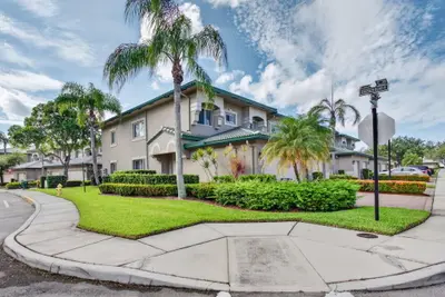 7940 Exeter Circle 201, Tamarac – Condominium for sale