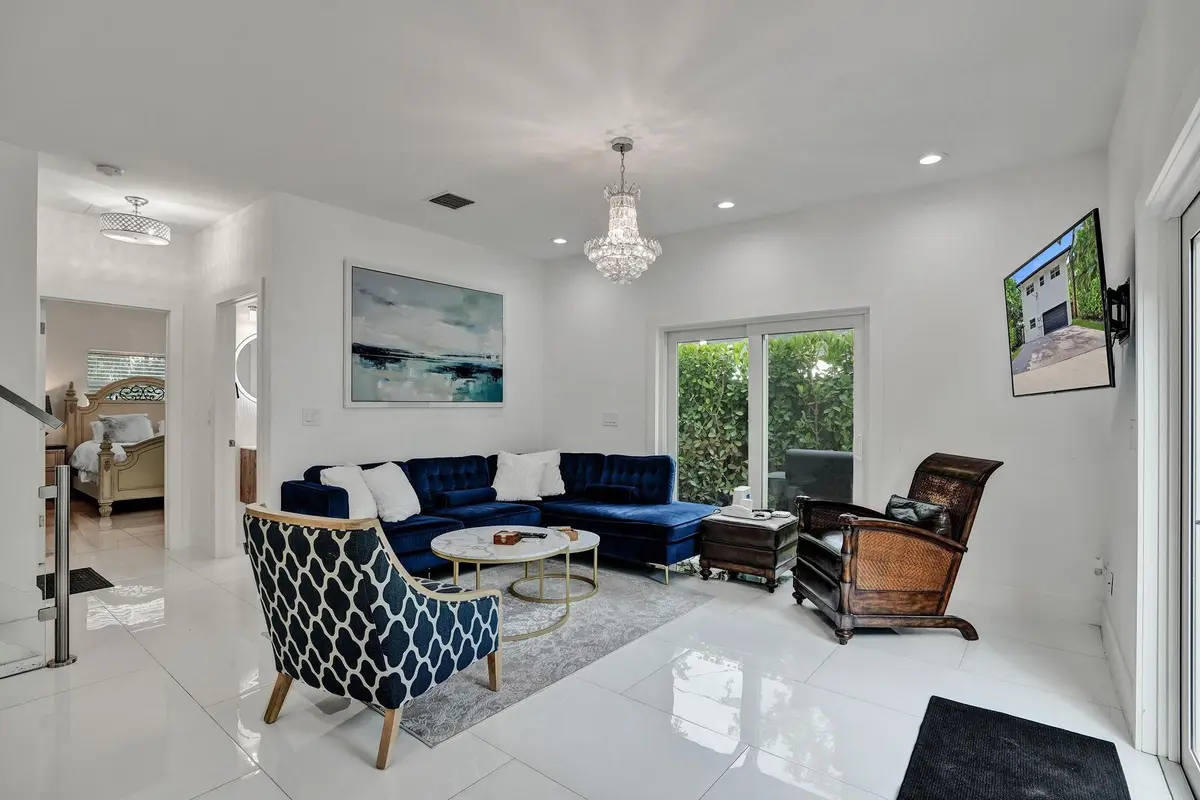 DSC08095 at 833 SW 17th Street, Fort Lauderdale