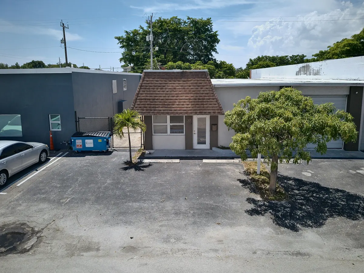 schrling at 30 SW 5TH Court, Pompano Beach