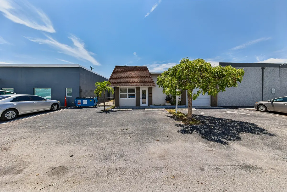 schrling-11 at 30 SW 5TH Court, Pompano Beach