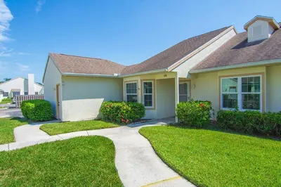 1828 AYNSLEY Way 1, Vero Beach – Villa for sale