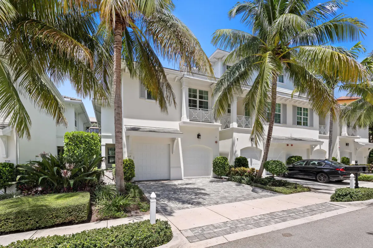 Front of Home at 957 Sweetwater Lane, Boca Raton