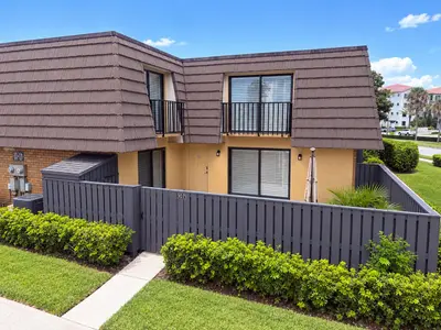 107 1st Way, West Palm Beach – Townhouse for sale