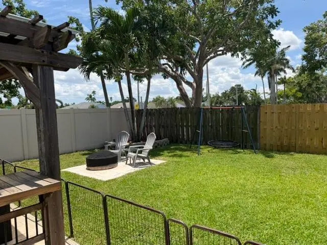 Yard at 924 CUMBERLAND Terrace, Davie