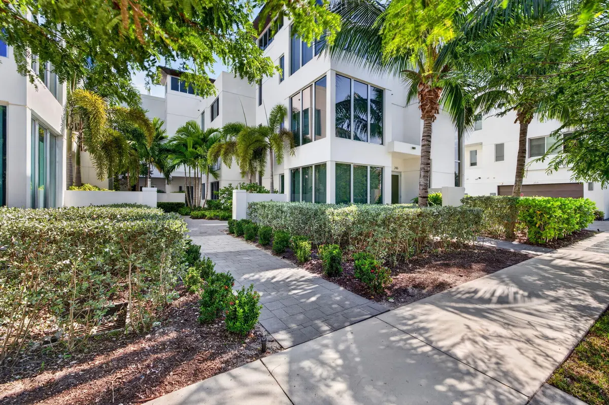 2-web-or-mls-699A3456 at 244 Garden Court, Lauderdale-By-The-Sea