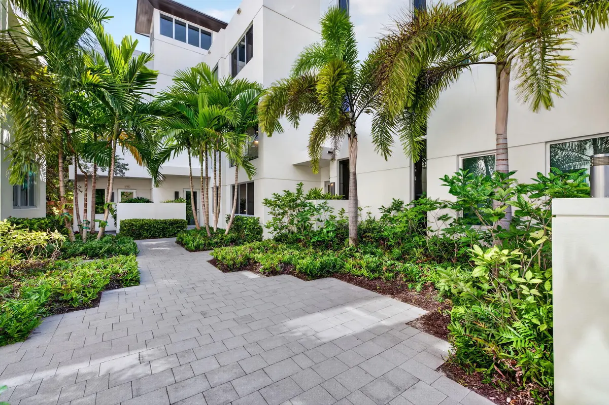 4-web-or-mls-699A3471 at 244 Garden Court, Lauderdale-By-The-Sea