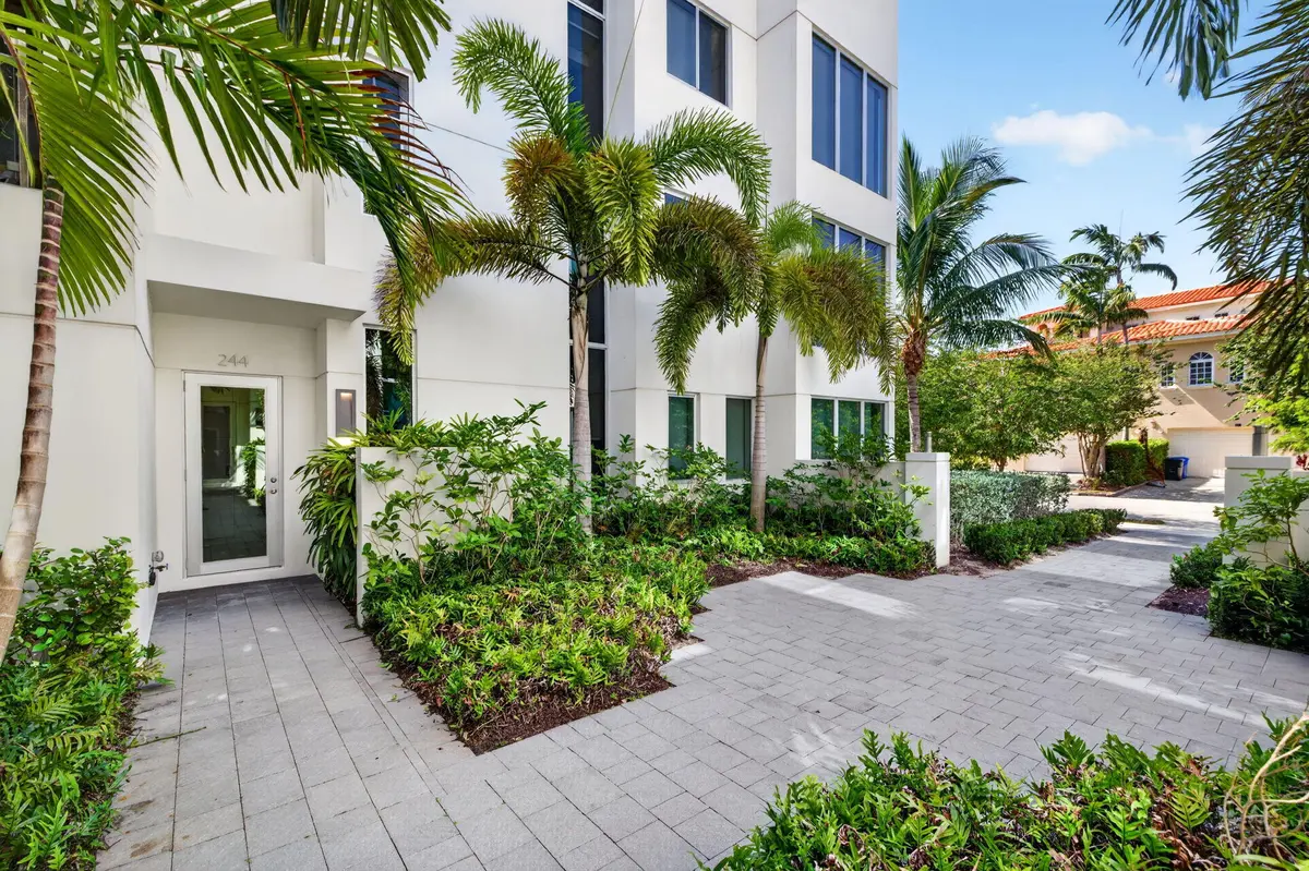 9-web-or-mls-699A3507 at 244 Garden Court, Lauderdale-By-The-Sea