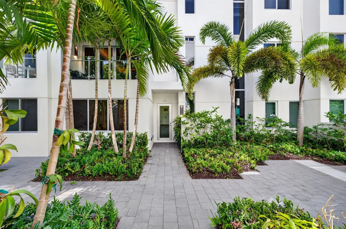 10-web-or-mls-699A3511 at 244 Garden Court, Lauderdale-By-The-Sea