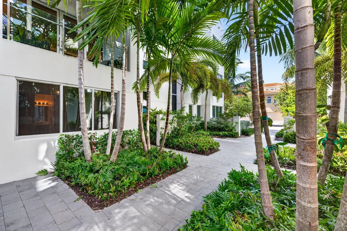 12-web-or-mls-699A3526 at 244 Garden Court, Lauderdale-By-The-Sea