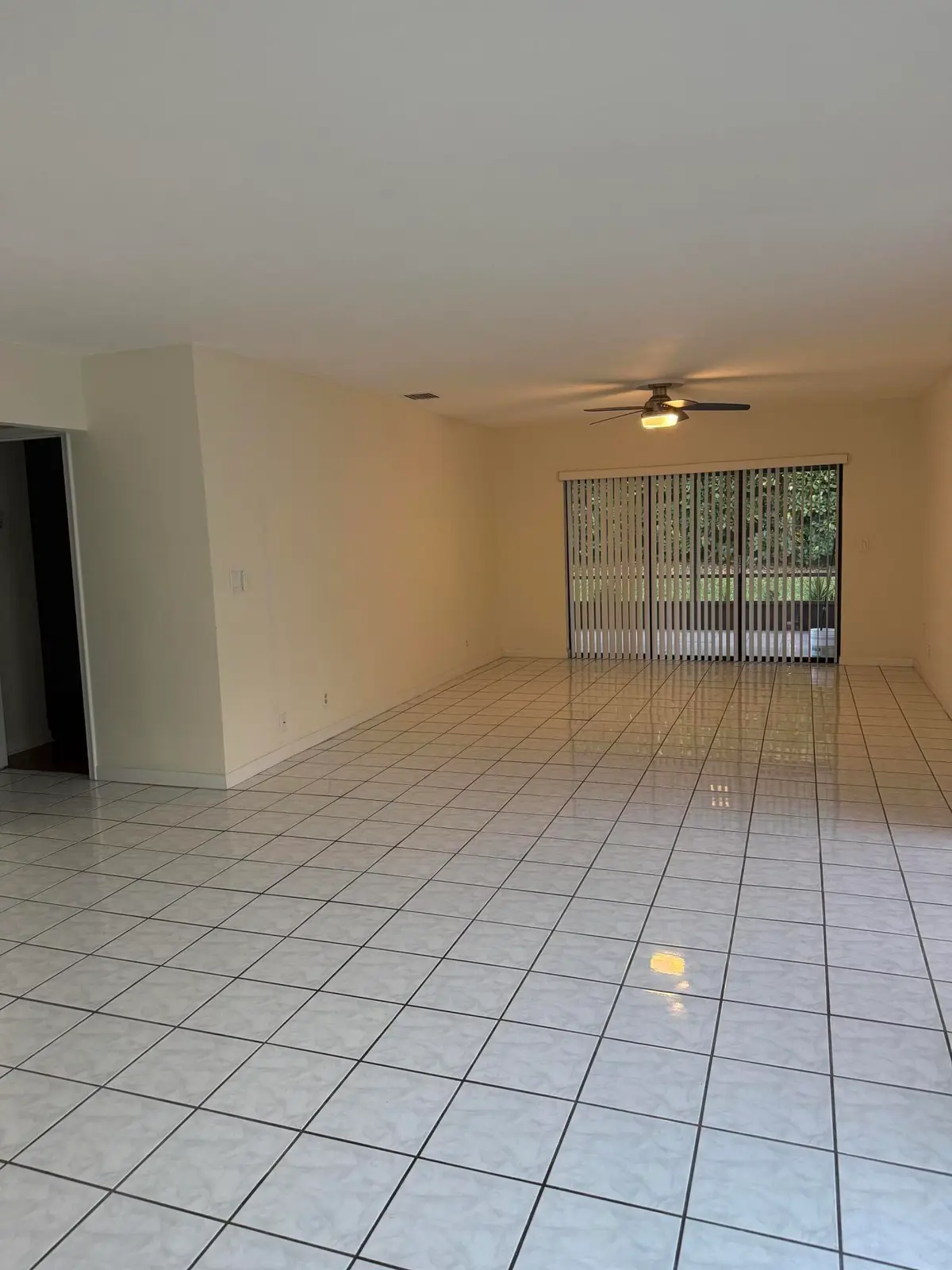 Bright open floor plan at 5075 Mirror Lakes Boulevard, Boynton Beach